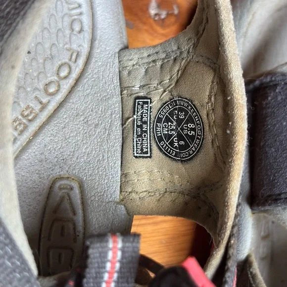 Women’s Keen size 8.5 sandals - Picture 3 of 3